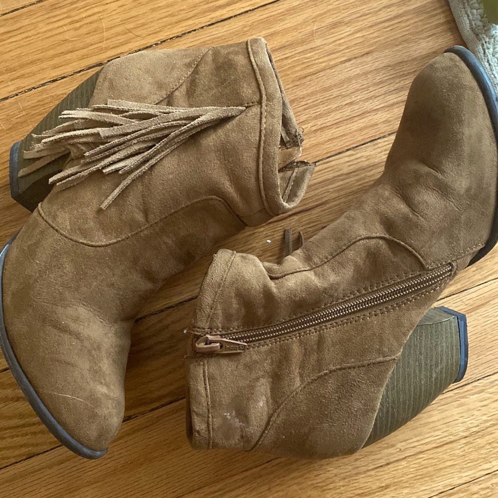 Women Brown shaggy boots, size 7.5